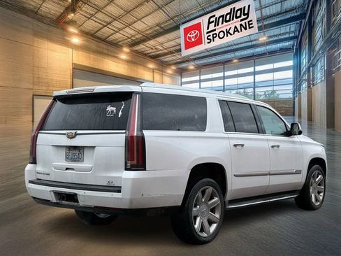Used 2017 Cadillac Escalade ESV Luxury image 4
