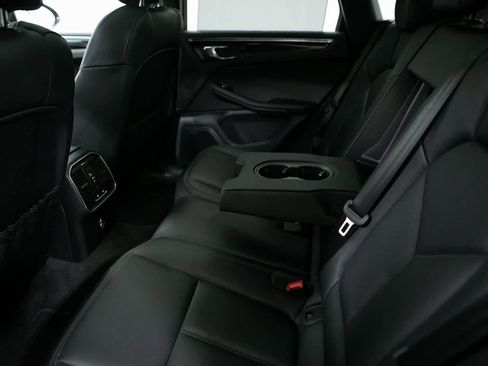 Certified 2025 Porsche Macan image 30