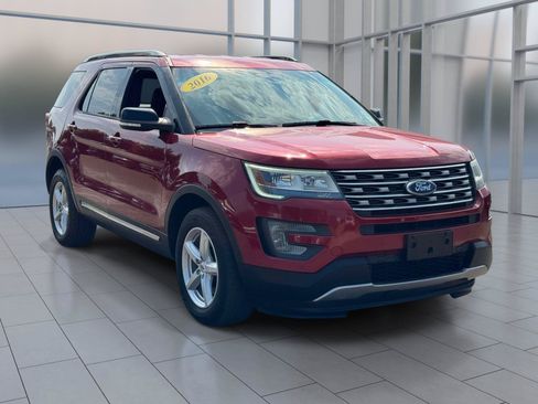 Used 2016 Ford Explorer XLT w/ Equipment Group 202A AWD/4WD image 2