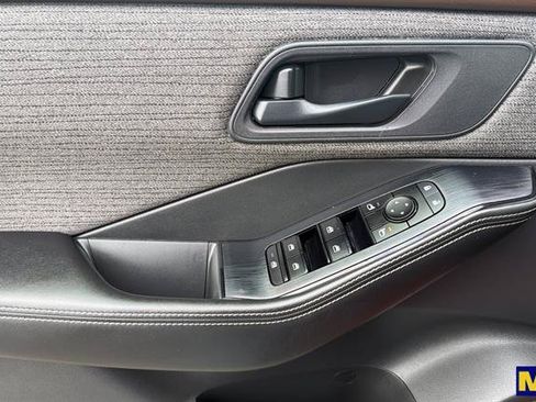 Used 2022 Nissan Rogue S FWD image 11