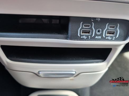 Used 2024 Chrysler Pacifica Touring-L FWD image 26