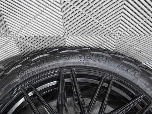 Used 2026 Cadillac Escalade Platinum Sport w/ LPO, ONYX Package image 40