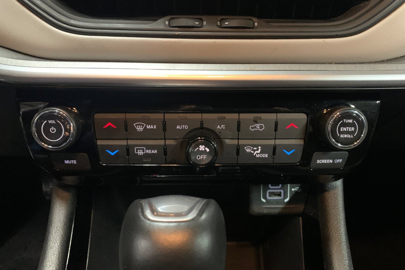 Used 2025 Jeep Compass Limited AWD/4WD image 22