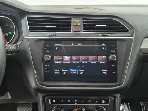 Used 2021 Volkswagen Tiguan SE AWD/4WD image 17