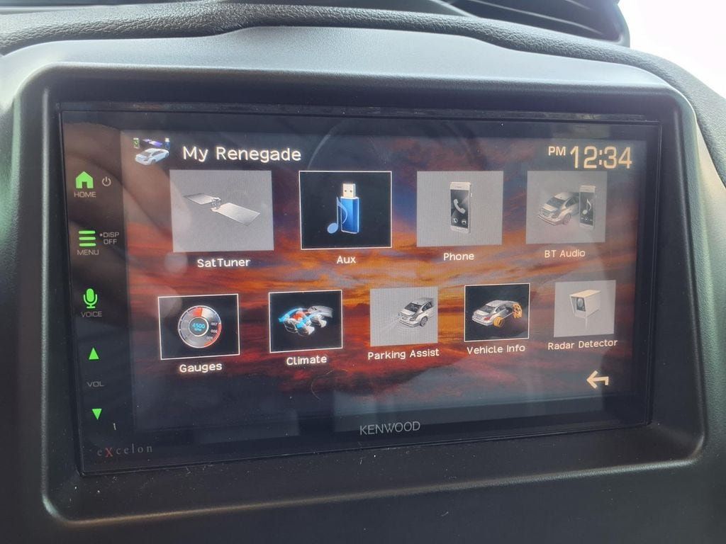 Used 2019 Jeep Renegade Latitude FWD image 5