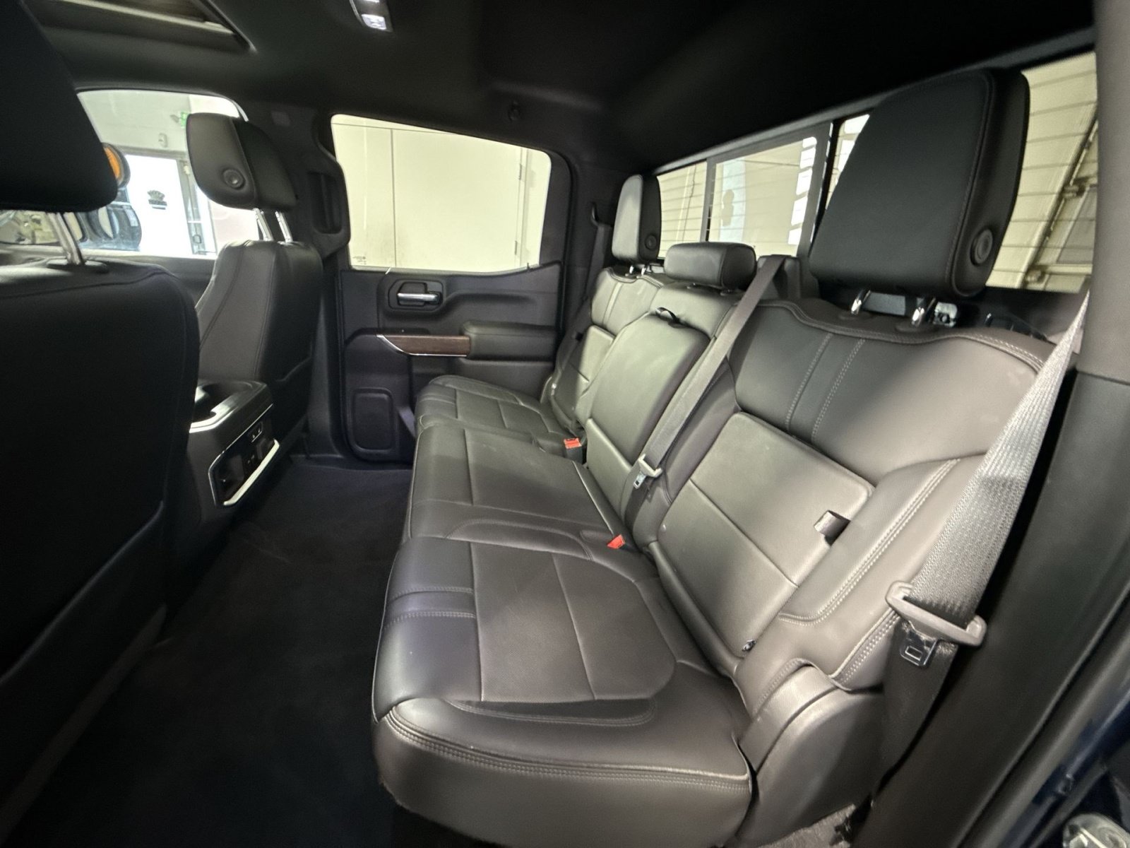 Used 2020 Chevrolet Silverado 1500 High Country w/ Technology Package AWD/4WD image 26