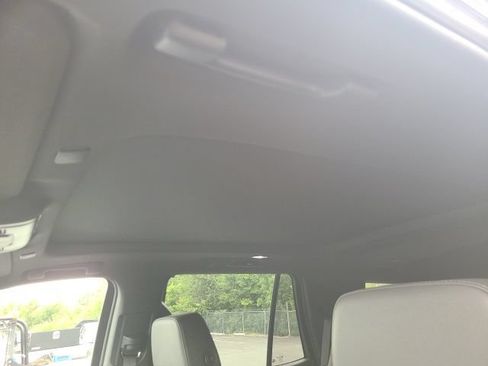 Used 2024 Chevrolet Tahoe Z71 w/ Luxury Package AWD/4WD image 10