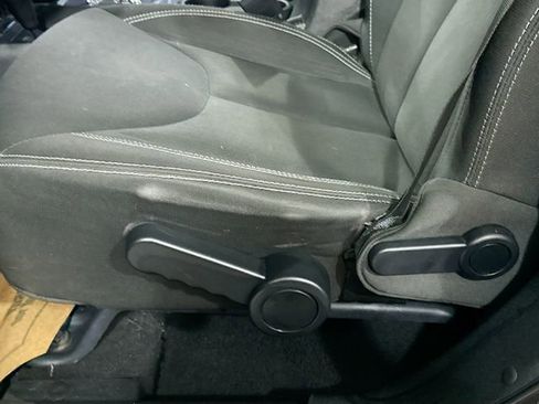 Used 2016 Jeep Wrangler Unlimited Rubicon w/ Connectivity Group image 18