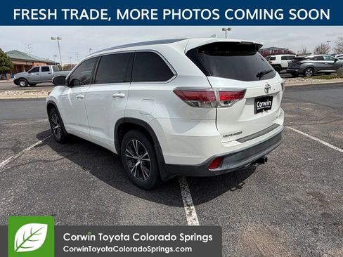 Used 2016 Toyota Highlander XLE w/ Four Season Floor Mat Package image 6