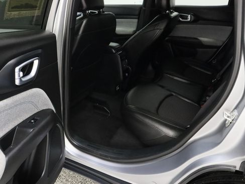 Used 2024 Jeep Compass Latitude image 26