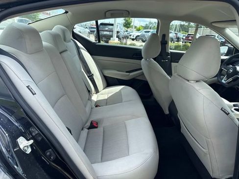 Used 2025 Nissan Altima 2.5 SV FWD image 13