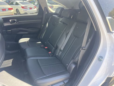 Used 2024 Kia Sorento S FWD image 15