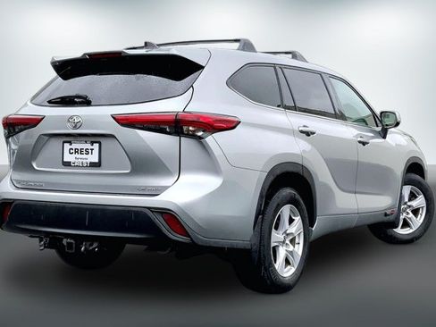 Used 2022 Toyota Highlander LE AWD/4WD image 13