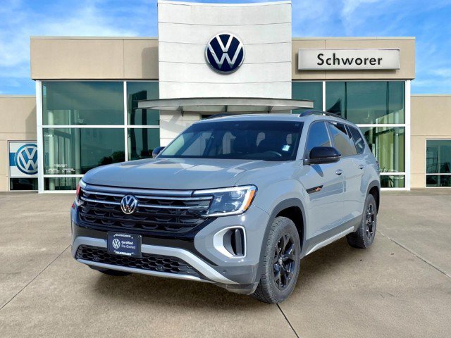 Certified 2024 Volkswagen Atlas Peak Edition SE AWD/4WD image 2