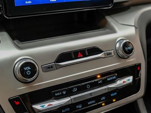 Used 2022 Ford Explorer XLT image 33