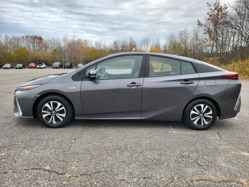 Used 2018 Toyota Prius Prime Plus image 8