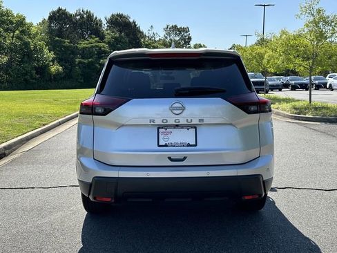 Certified 2025 Nissan Rogue SV FWD image 8