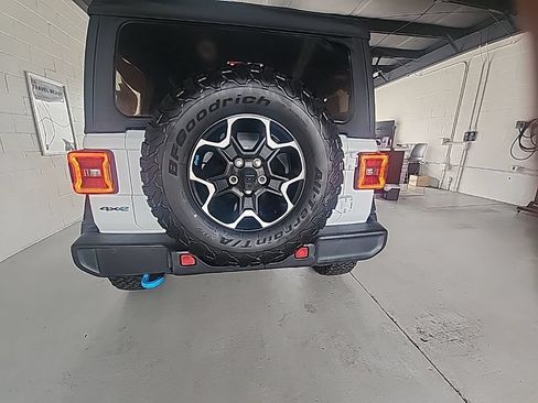 Used 2022 Jeep Wrangler Unlimited Rubicon 4xe AWD/4WD image 16