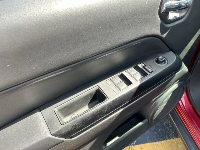 Used 2017 Jeep Patriot High Altitude AWD/4WD image 24