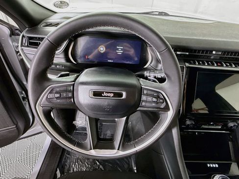 Used 2025 Jeep Grand Cherokee Laredo X AWD/4WD image 20