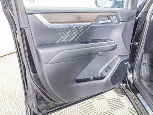 Used 2024 GMC Acadia Denali image 16