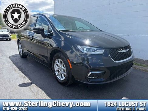 Used 2024 Chrysler Pacifica Touring-L FWD image 7
