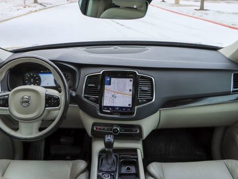 Used 2018 Volvo XC90 T6 Momentum w/ Convenience Package image 31