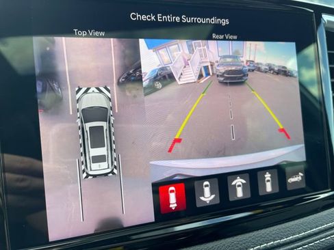 Used 2024 Chrysler Pacifica Premium FWD image 36