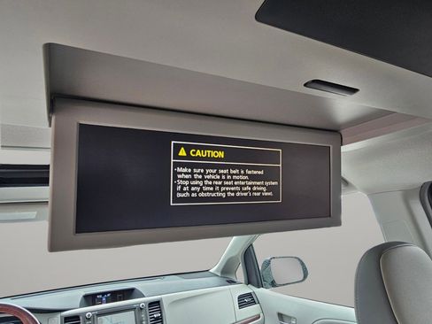 Used 2014 Toyota Sienna Limited w/ Limited Premium Package image 26