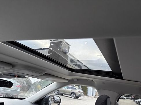 Used 2025 Ford Explorer Active w/ Active Comfort Package image 12