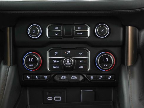 Used 2021 Chevrolet Tahoe High Country AWD/4WD image 18