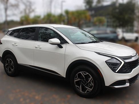 Certified 2024 Kia Sportage LX image 12