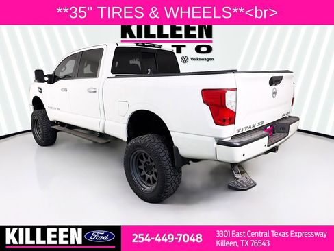 Used 2021 Nissan Titan SV w/ SV Convenience Package image 6