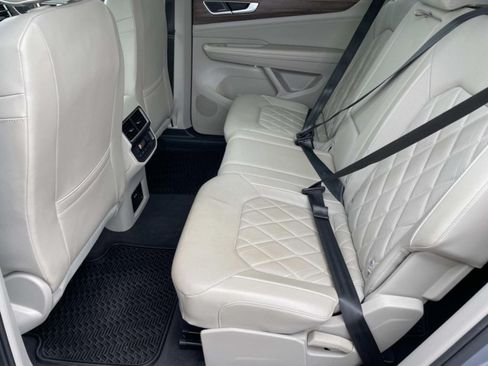Used 2024 Volkswagen Atlas SEL Premium R-Line AWD/4WD image 12