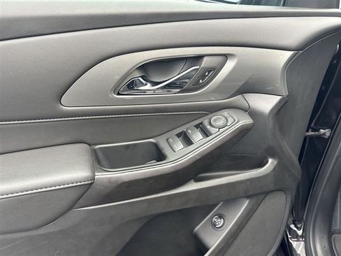 Certified 2023 Chevrolet Traverse LT FWD image 22