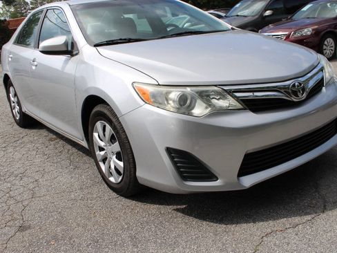 Used 2012 Toyota Camry LE image 6