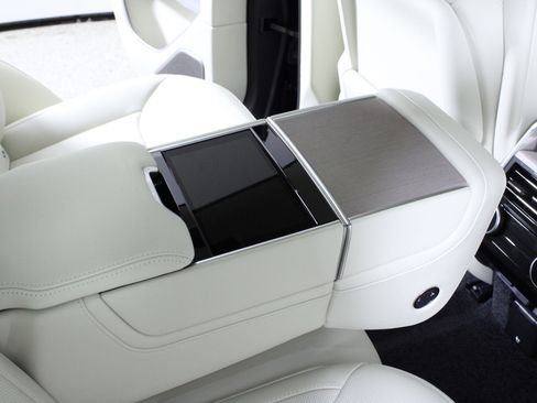 Used 2025 Land Rover Range Rover Autobiography image 16