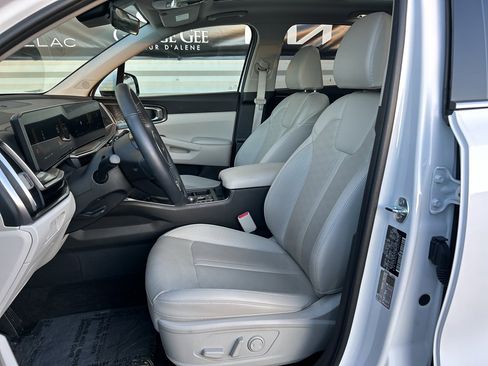 Certified 2025 Kia Sorento S w/ Panoramic Sunroof Package image 12