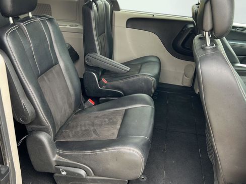 Used 2020 Dodge Grand Caravan SXT w/ Driver Convenience Group FWD image 17