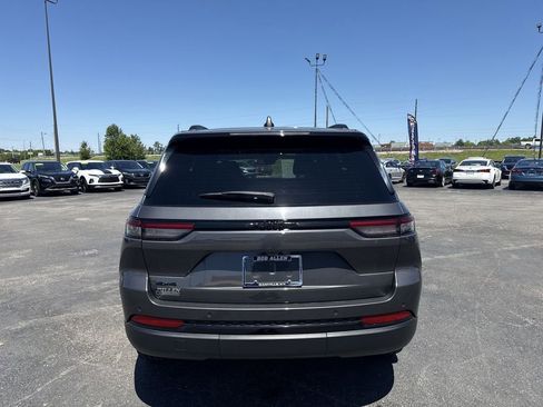 Used 2023 Jeep Grand Cherokee Altitude AWD/4WD image 19