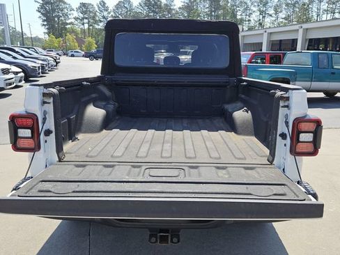 Used 2023 Jeep Gladiator Rubicon w/ LED Lighting Group AWD/4WD image 13