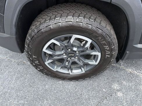 Certified 2025 Chevrolet Equinox ACTIV w/ Convenience Package III FWD image 40