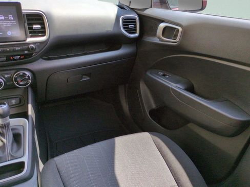 Certified 2024 Hyundai Venue SE FWD image 14