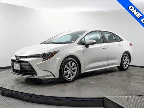 Used 2024 Toyota Corolla LE FWD image 2
