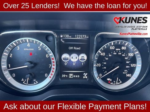 Used 2018 Nissan Titan SV w/ SV Convenience Package image 15