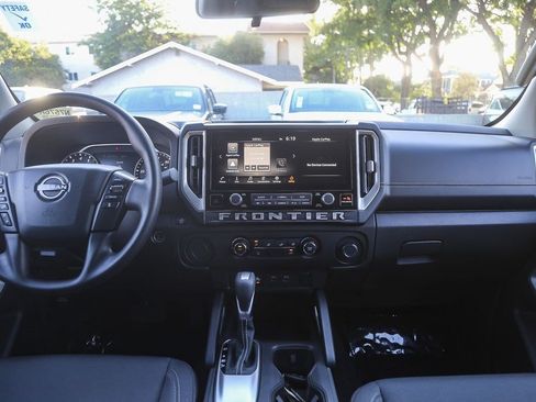 Used 2025 Nissan Frontier SV RWD image 11