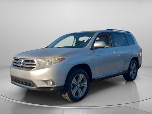 Used 2013 Toyota Highlander Limited image 2