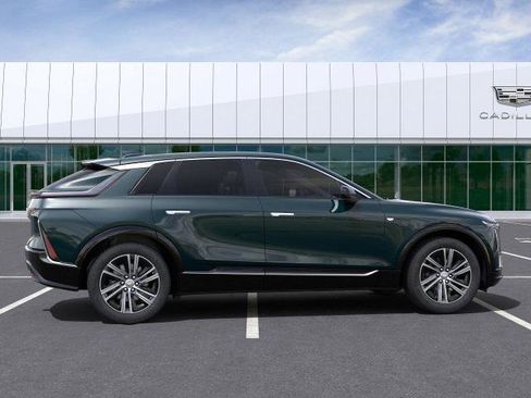 New 2025 Cadillac Lyriq Luxury image 2