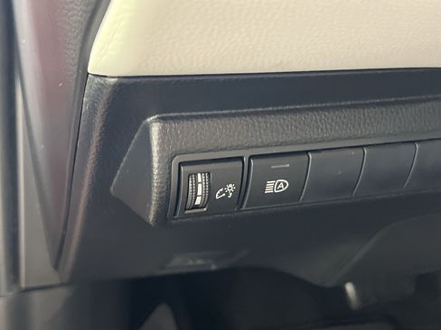 Used 2020 Toyota Corolla SE w/ Carpet Mat Package (TMS) FWD image 31