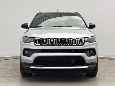 Used 2025 Jeep Compass Limited AWD/4WD image 2